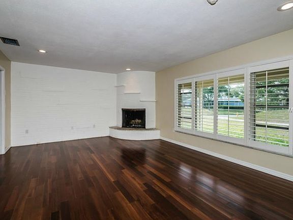 2nd image of 1252 Pinecrest Cir