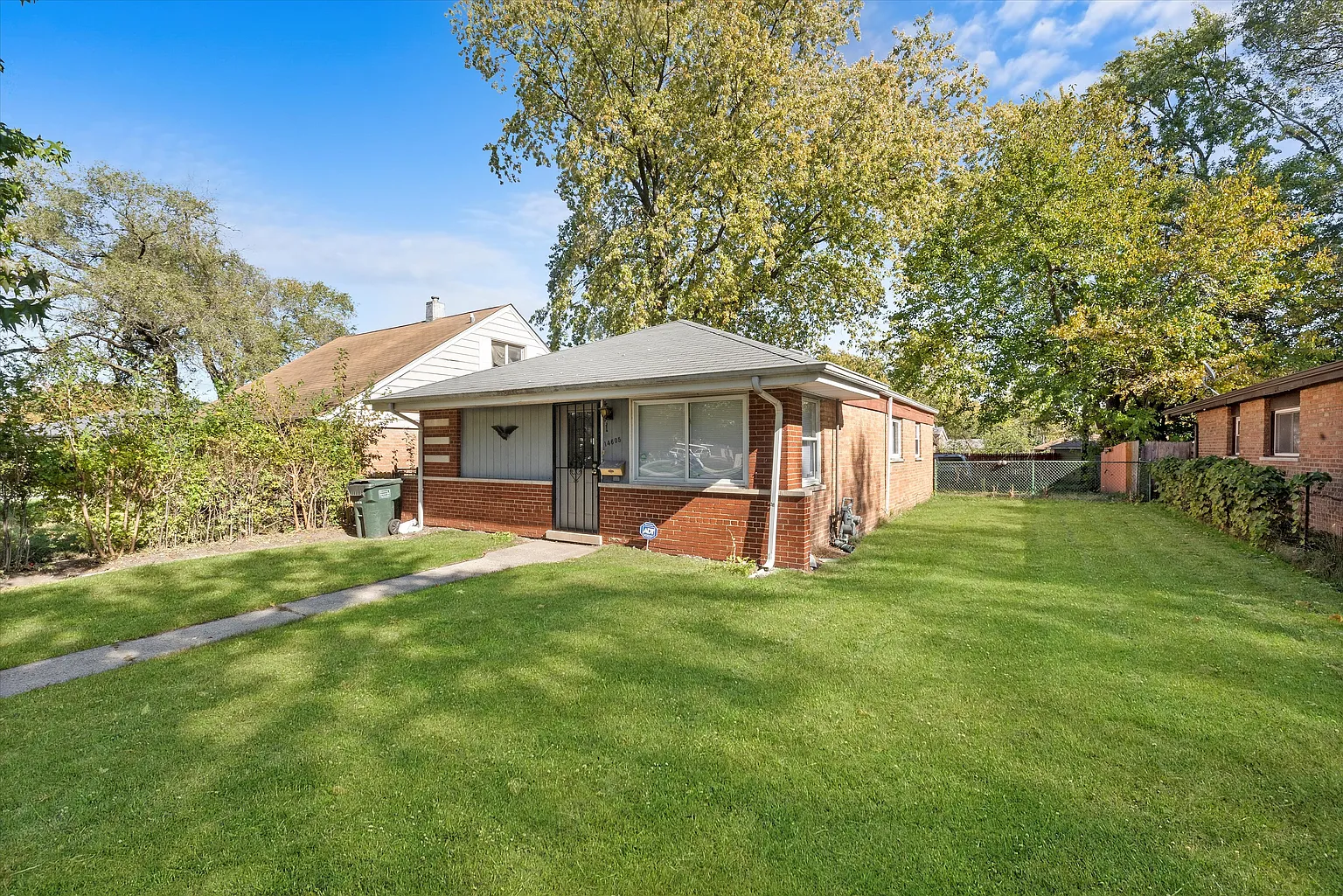 14605 Woodlawn Ave photo 1