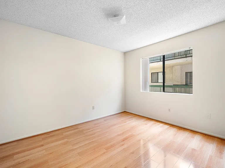 1004 E Garfield Ave #3 — Photo 15