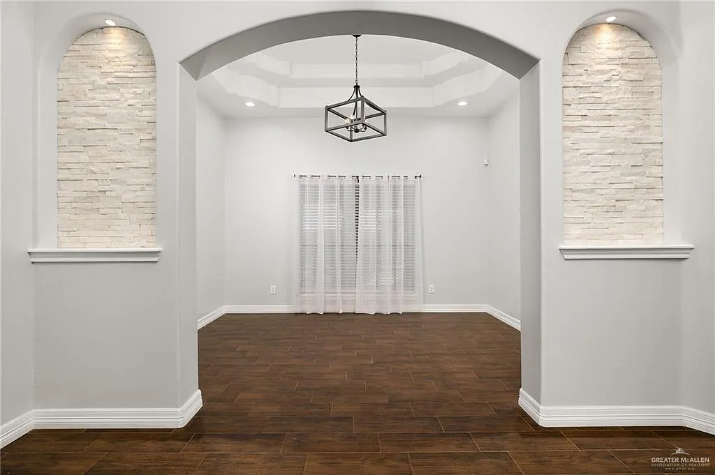 4 bed, 5.0 bath, 2926 sqft, $2,500 — Photo 3