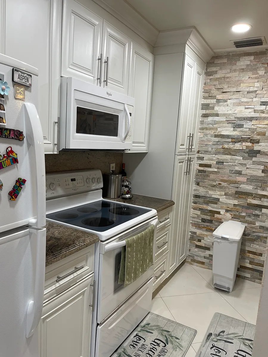 Building Photo - 3341 Cocoplum Cir #3341