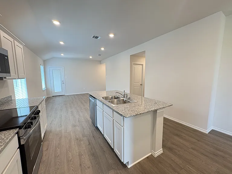 3330 Catamount Dr — Photo 3