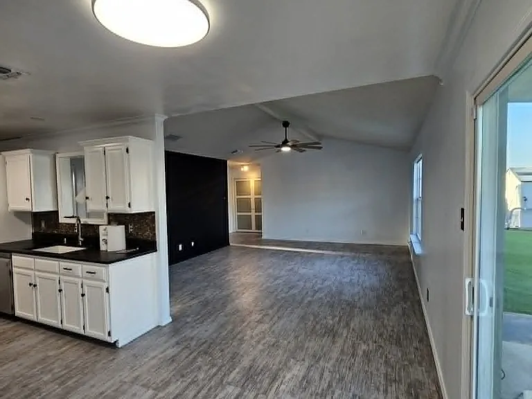 1228 Johnny Ln — Photo 8