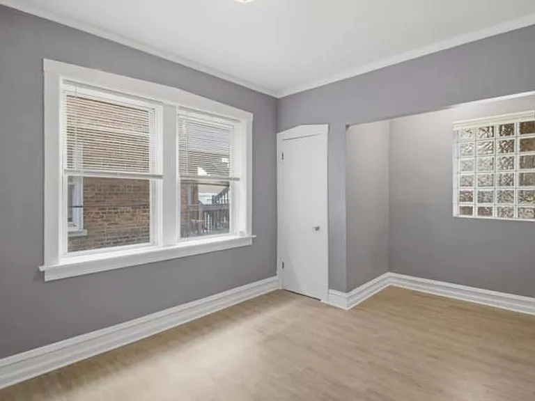 7700 S Saint Lawrence Ave #1 — Photo 4