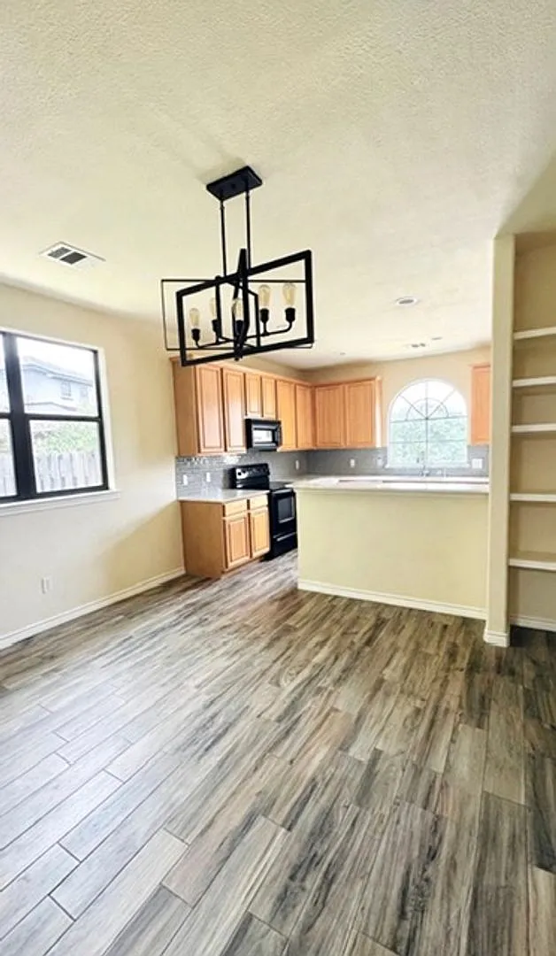 1405 Delsie Dr #B, Lakeway, Texas 78734 — Photo 2