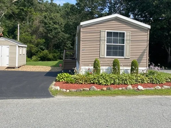 107 Upton St, Tewksbury, MA 01876