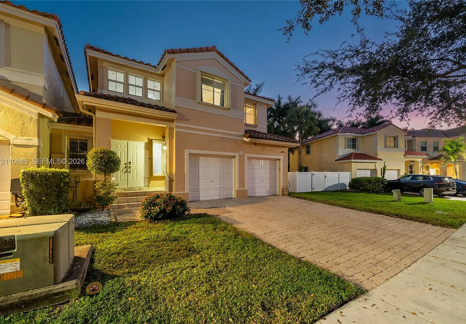 4 bed, 2.5 bath, 1869 sqft, $4,000 — Photo 3