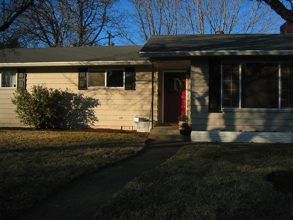 Great front planters for your flowers year round