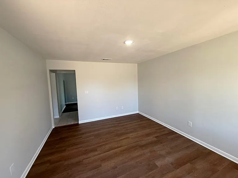 530 N Main St — Photo 6