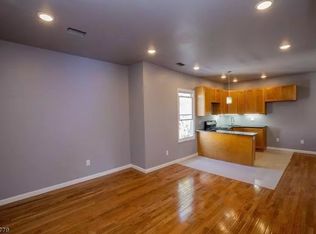 399-401 E 28th St FLOOR 3, Paterson, NJ 07514