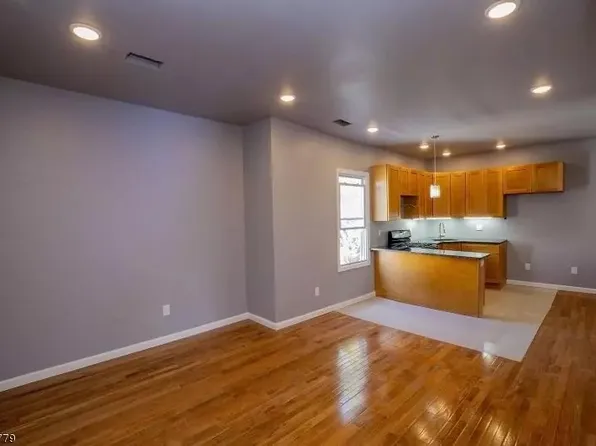 399-401 E 28th St Floor 3, Paterson, NJ 07514