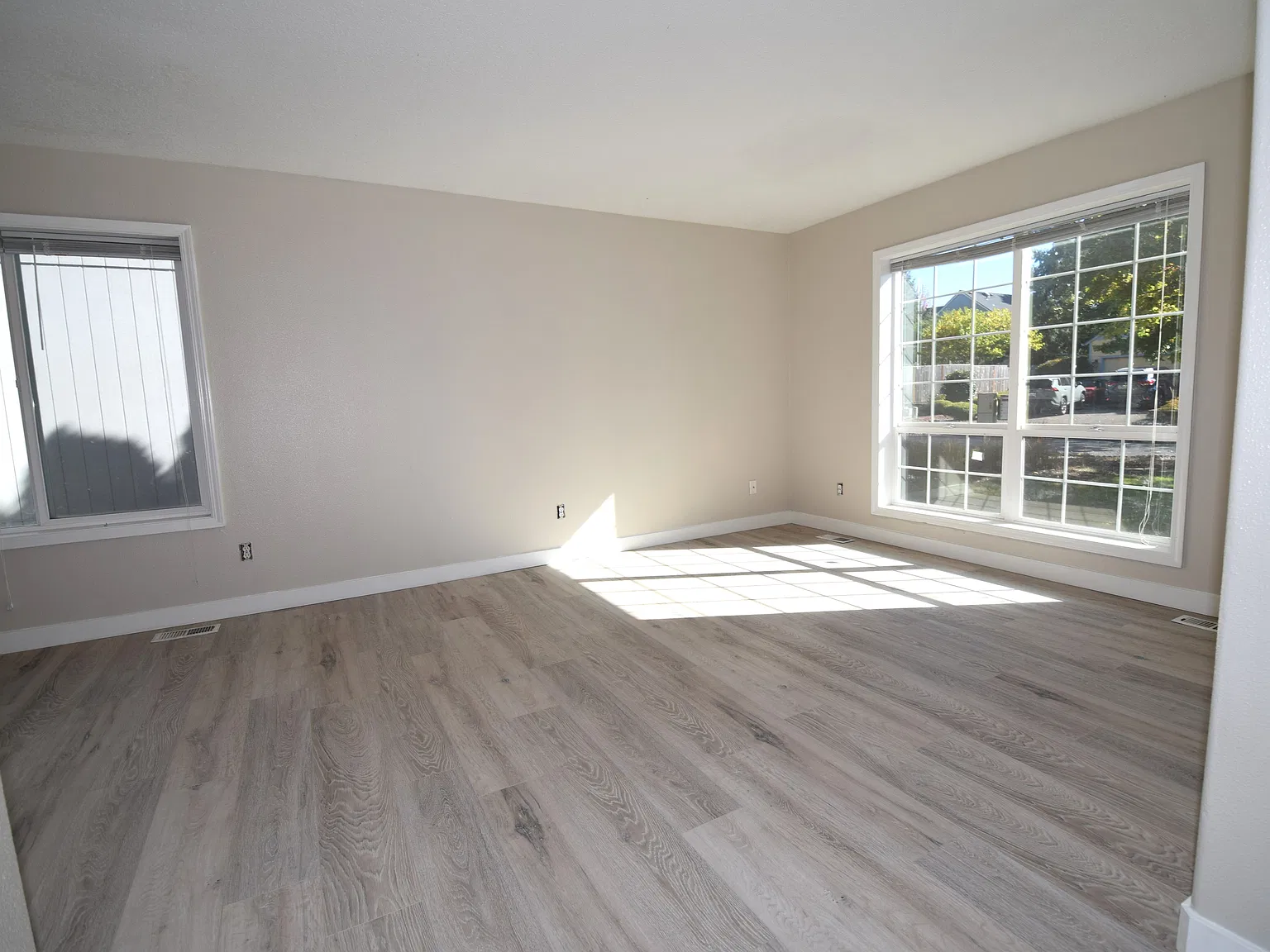 4 bed, 2350 sqft, $2,995 — Photo 3