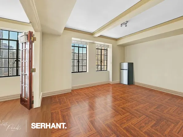 320 East 42nd Street image 1 of 23