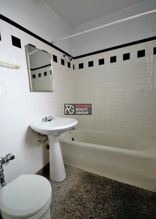 2nd image of 3345 N Marshfield Ave #3345410