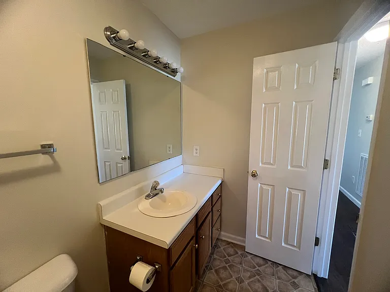 500 Chinaberry Ln — Photo 14