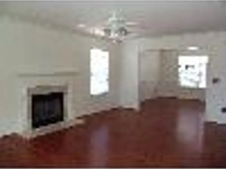 525 S Maney Ct — Photo 2