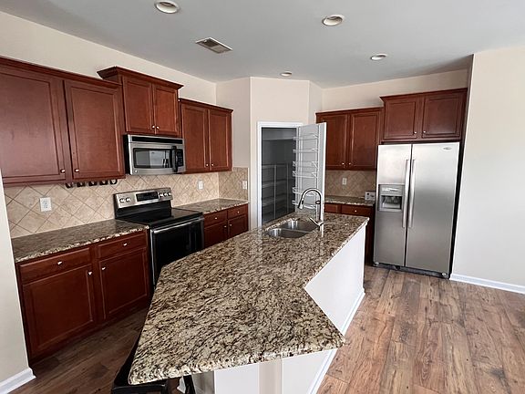 Granite counter tops, stainless steel appliances, large pantry