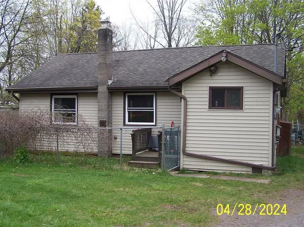 111 Squirrel Ln, Cresco, PA 18326