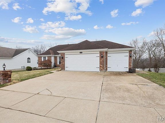 4th image of 1951 Fox Pointe Dr