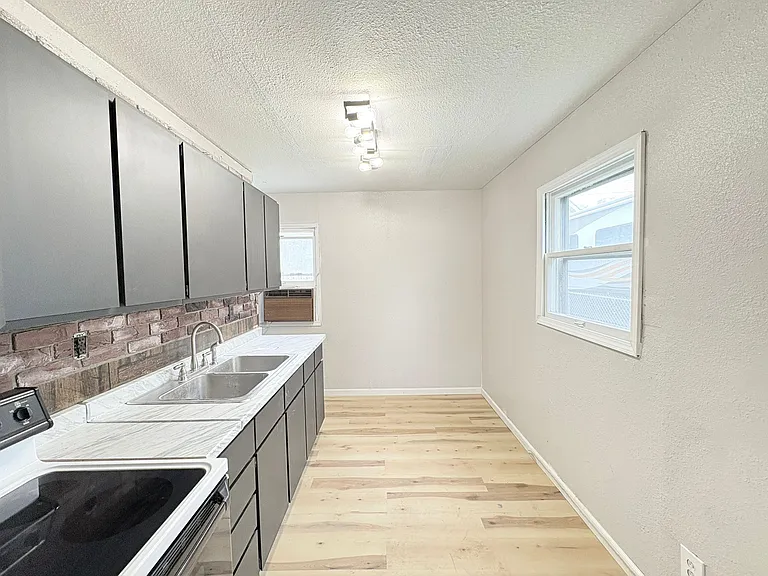 1525 Reswick Dr — Photo 11
