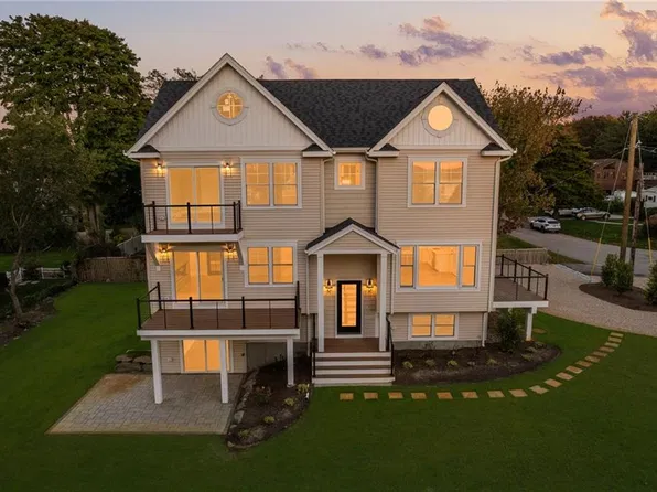 86 Spanker St, Jamestown, RI 02835