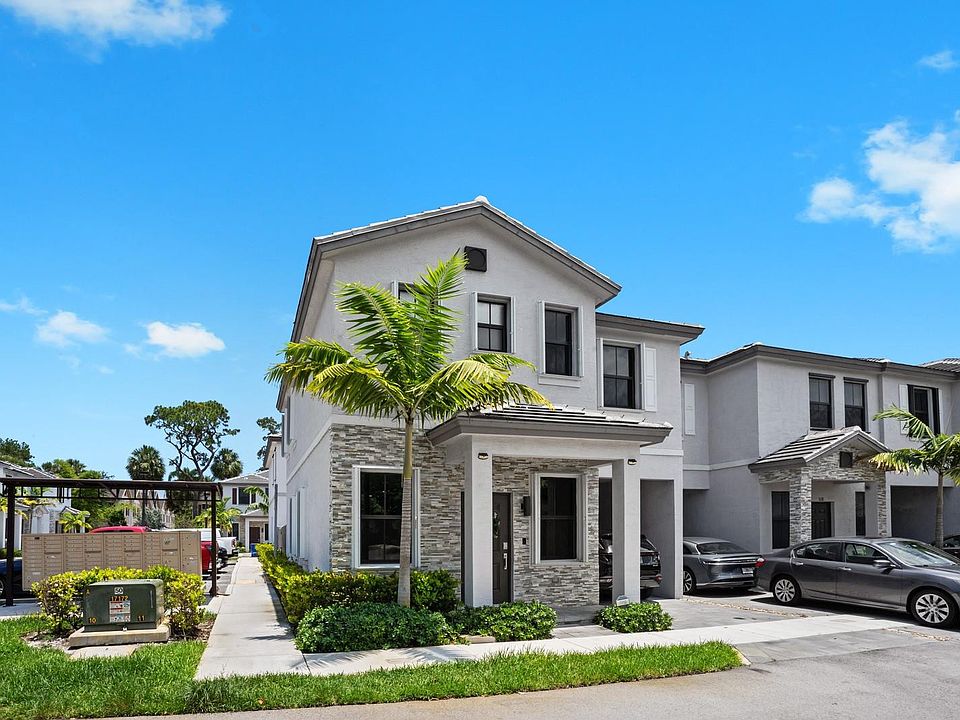 1st image of 516 SW 19 Way #516