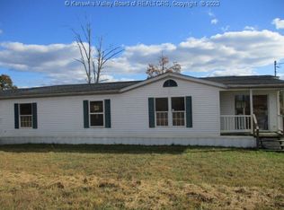 262 Charlotte Dr, Leon, WV 25123