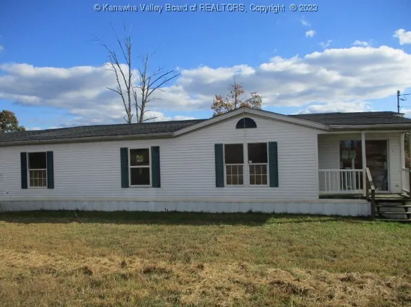 262 Charlotte Dr, Leon, WV 25123