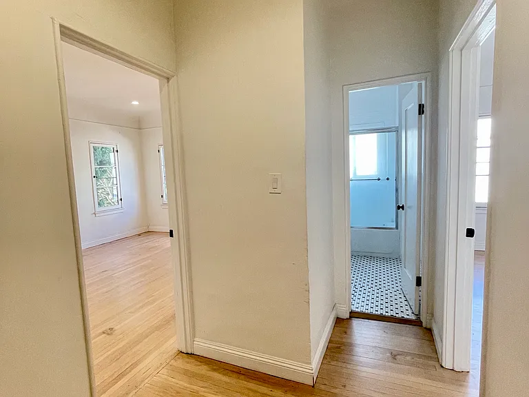 1415-1419 S Sherbourne Dr — Photo 6