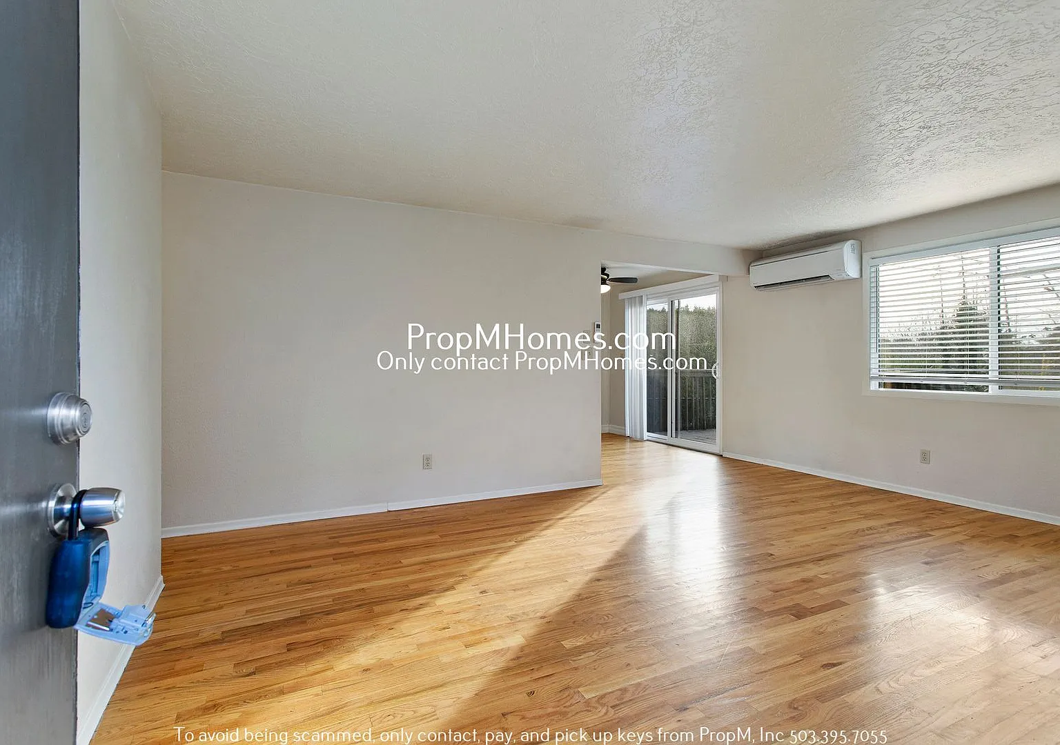 Light + Bright 2 Bedroom Duplex in SW Portland! — Photo 3