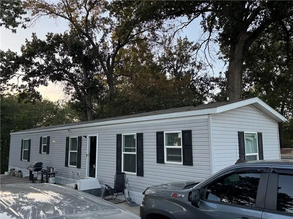 133 N 2600 East Rd, Shumway, IL 62461