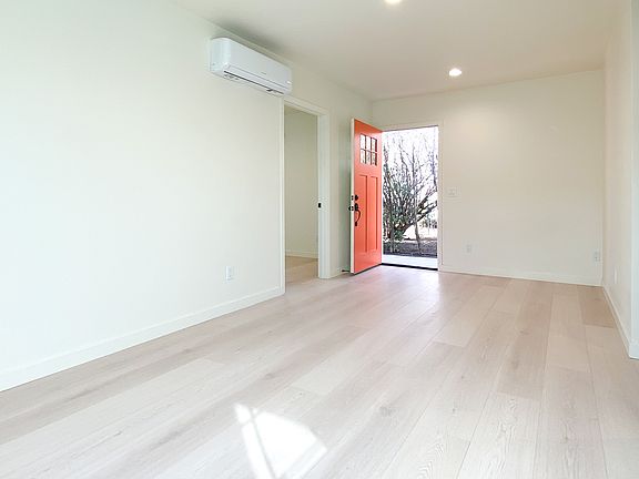 3rd image of 1144A N Pacific Ave