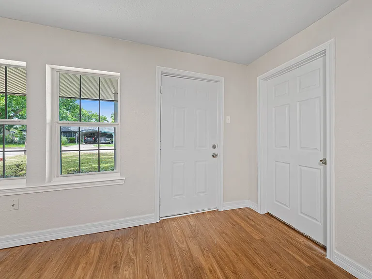 11700 N Oak St — Photo 16