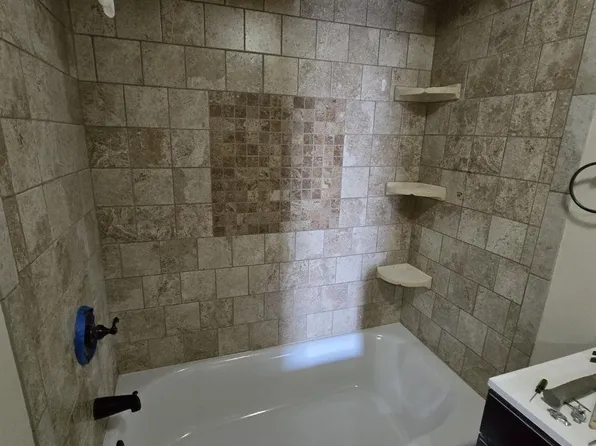 405 Elm Street image 7 of 22