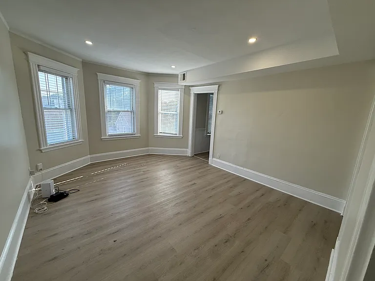 48 Oxford Ave #2 — Photo 10