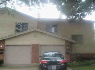 18537 Meadow Ln, Hazel Crest, IL 60429