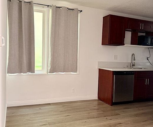 5th image of 4848 Elmwood Ave APT 3