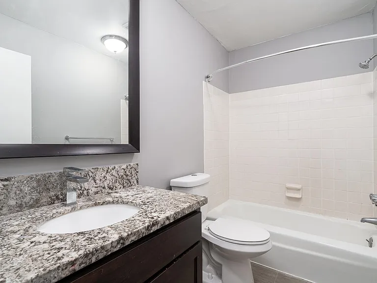 Merriam Park Apartments — Photo 18