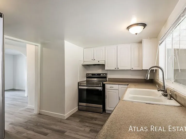 628 S Stuart St — Photo 2