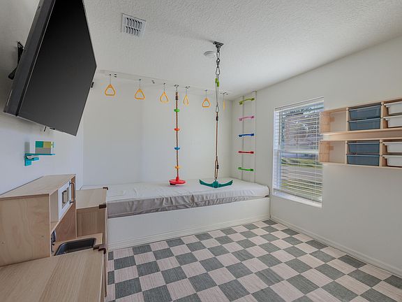 4th image of 1427 SW Leisure Lane