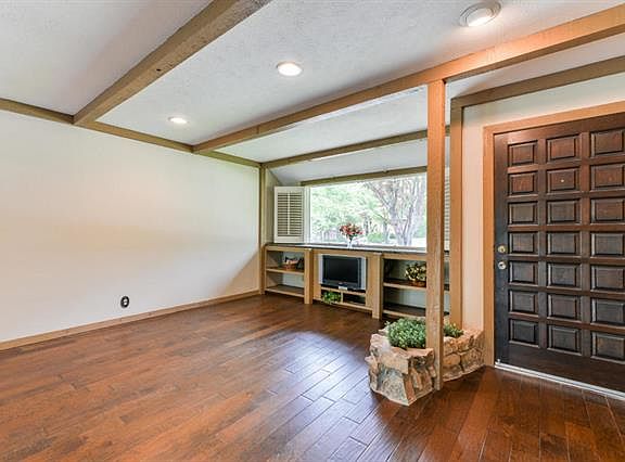 3rd image of 1712 Northwood Ct