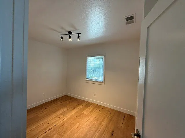 360 Parkman Ave — Photo 7