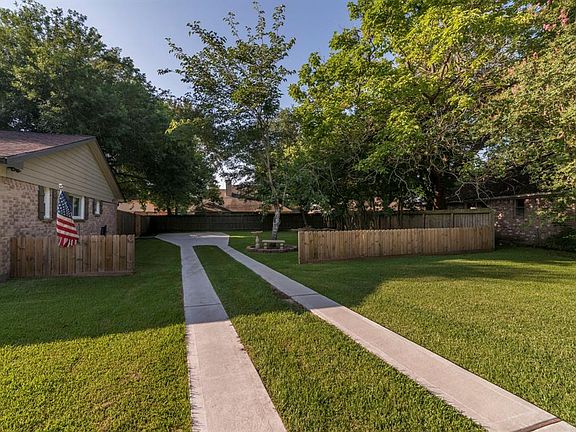 2nd image of 1120 N Bristol Ct