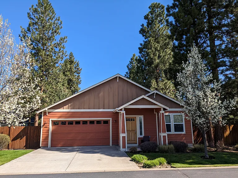 1630 W Carson Ave — Photo 1