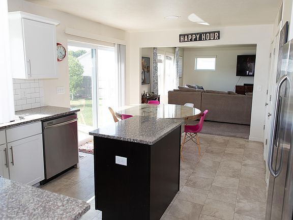 3rd image of 58426 Silvergrass Dr