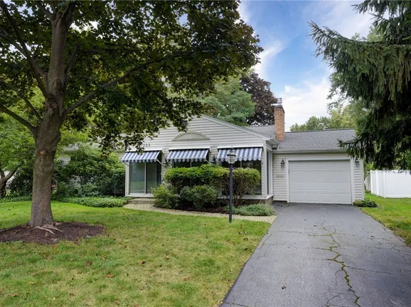 223 Pinewood Trl, Rochester, NY 14617