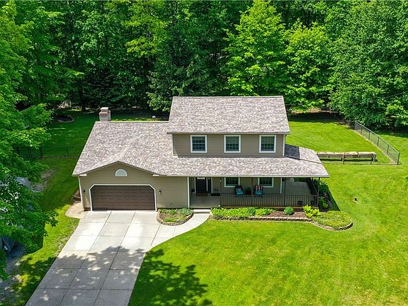 2nd image of 9649 Wisteria Dr