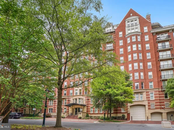 4821 Montgomery Ln APT 204, Bethesda, MD 20814