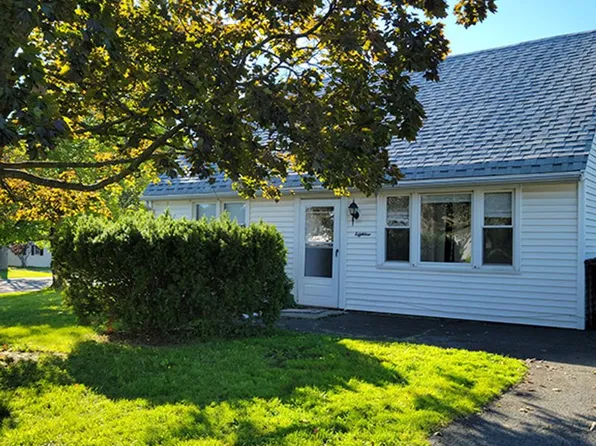 18 Whitney Rd, Latham, NY 12110