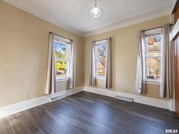 2nd image of 918 Margaret St